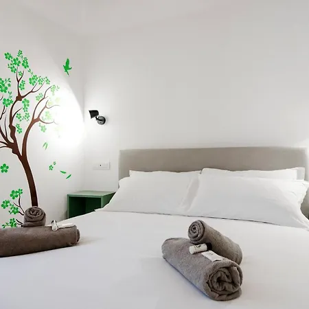 Spazio 77 - The House Of Travelers Gasthof *